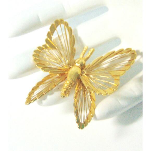 Monet Gold Butterfly Brooch 1.75" Wire Open Metalwork Signed Pin Bouncy Wing Vtg - Picture 10 of 12